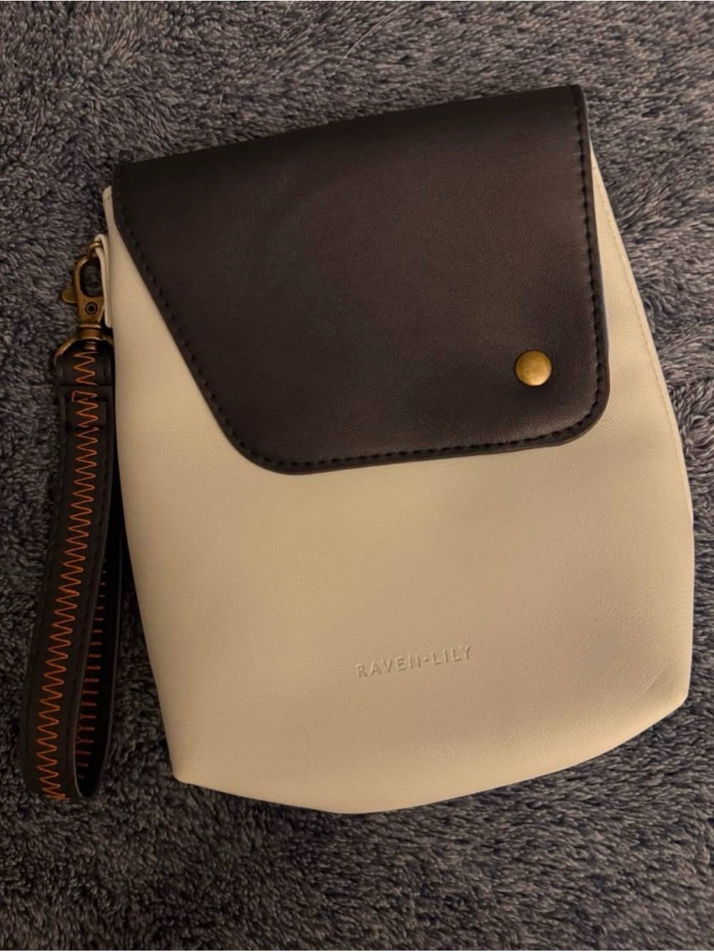 Raven + Lily Black Flap Cream Body Wristlet Crossbody